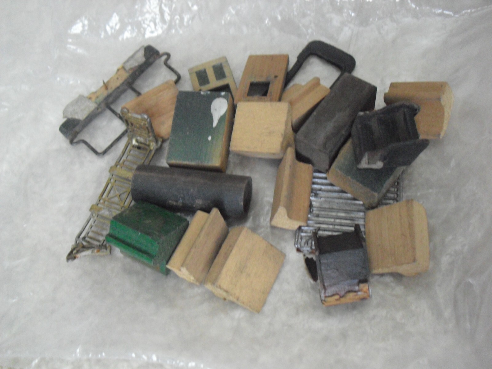 Small Lot of Vintage O Scale Passenger Car Seats and Some Other Trim eBay