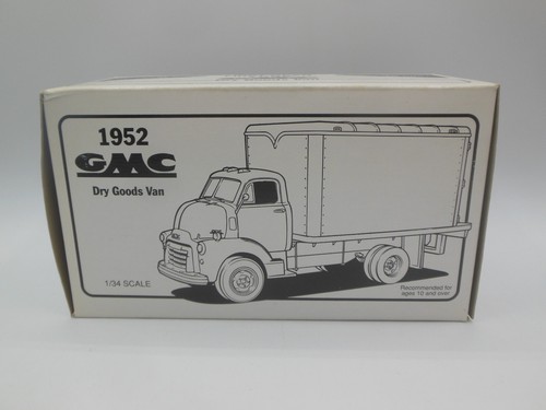 First Gear 10-1233 1952 GMC Dry goods van Country Store 1:34 Scale - Picture 8 of 13