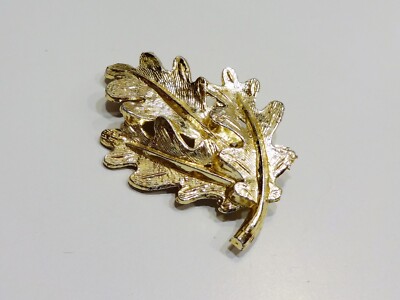 Vintage TRIPLE 3 OAK LEAF GOLD TONE PIN Brooch Textured Curved Leaves Costume