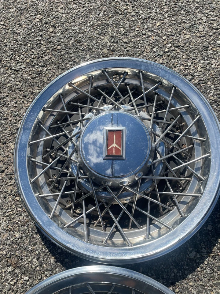 Calotas Factoy 1980 a 1984 Oldsmobile Delta 88 98 Regency 15 polegadas fio raio - Imagem 3 de 4