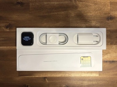 Apple Watch Series 5 44mm Space Grau Aluminiumgehäuse mit Sportarmband