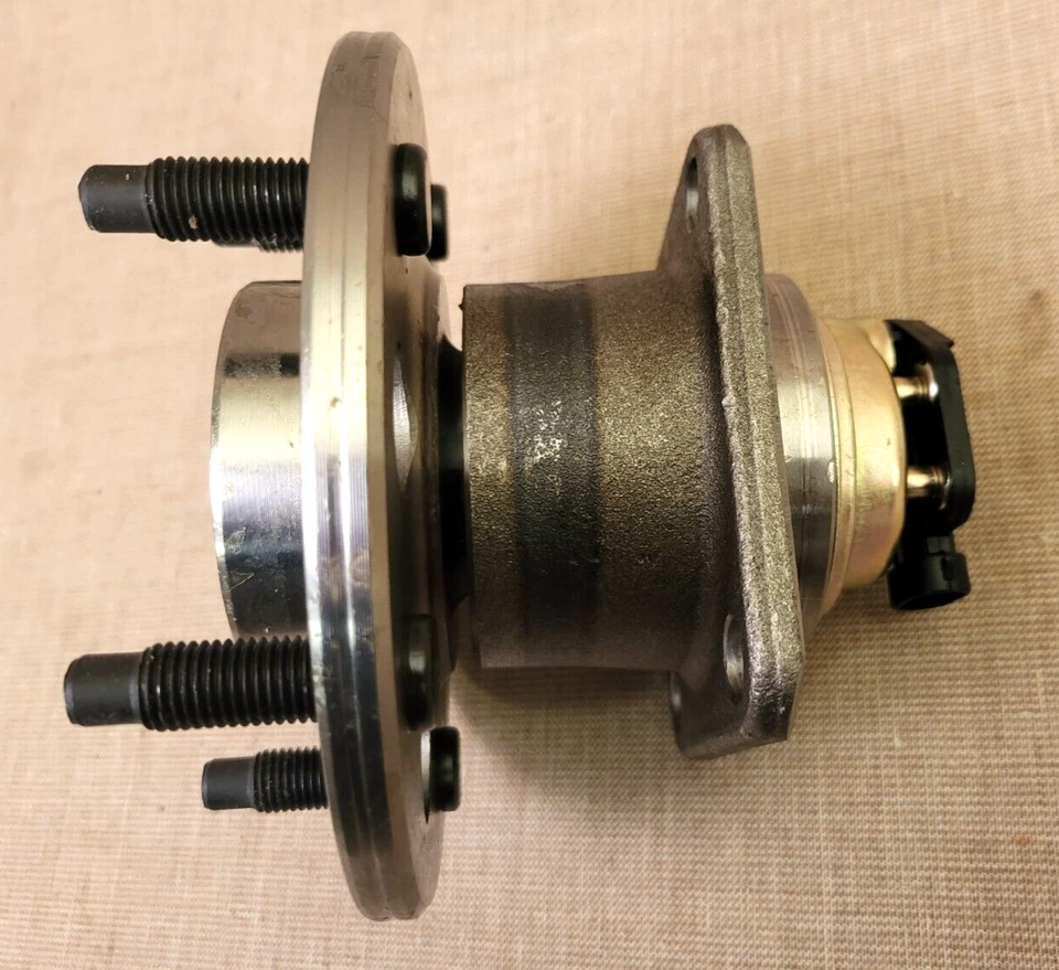 Buje de cojinete de rueda trasera Buick Lesabre Park Ave Olds 88 98 1996-1999 con ABS - NUEVO Foto 2 de 4