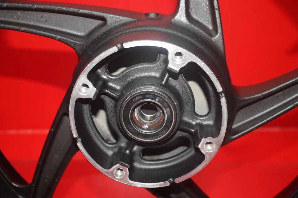 17 2017 HONDA CBR300R ARO DE RODA TRASEIRA APENAS 1008 MILHAS - Imagem 4 de 4