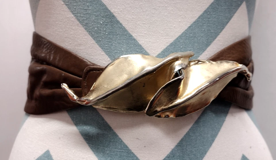 Cinturón Cinch Vintage Alta Costura Cuero Marrón MORRIS MOSKOWITZ Hoja Dorada Hebilla Pequeño Foto 2 de 4