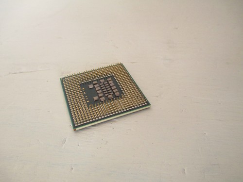 Intel Celeron M 410 Processor SL8W2 1.46GHz 533MHz 1MB cache Socket PPGA478 - Picture 2 of 4