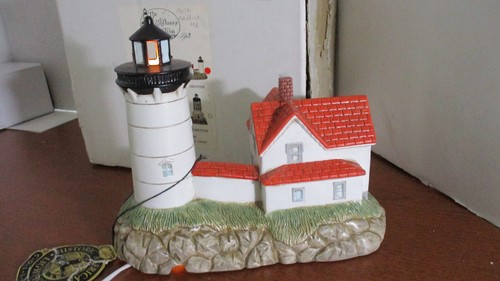 LEFTON ILLUMINATED CAPE NEDDICK, MAINE LIGHTHOUSE LAMP - Picture 6 of 10