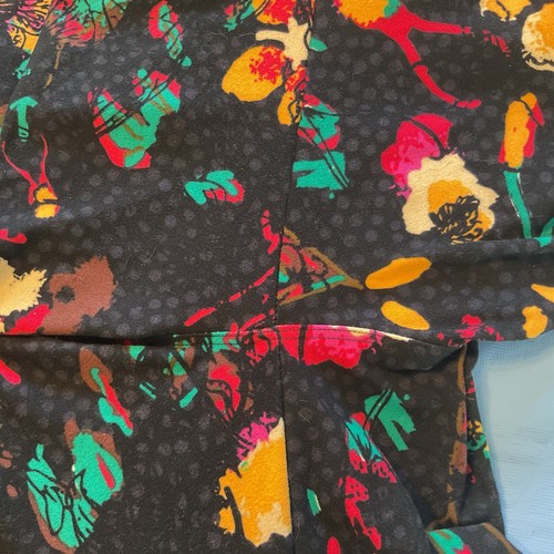 LuLaRoe Leggings TC Tall & Curvy VINTAGE Flower | Tropical | Exotic Design Print - Picture 3 of 3