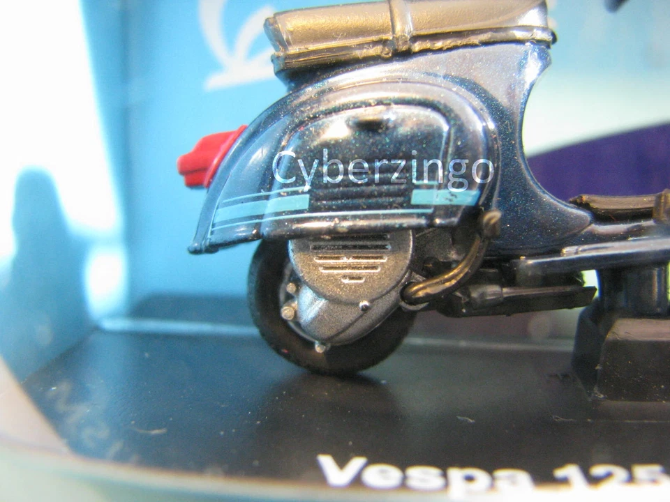 1976 Vespa 125 ET3 Blue Scooter 1/32 Scale Model NewRay - Image 3 of 4