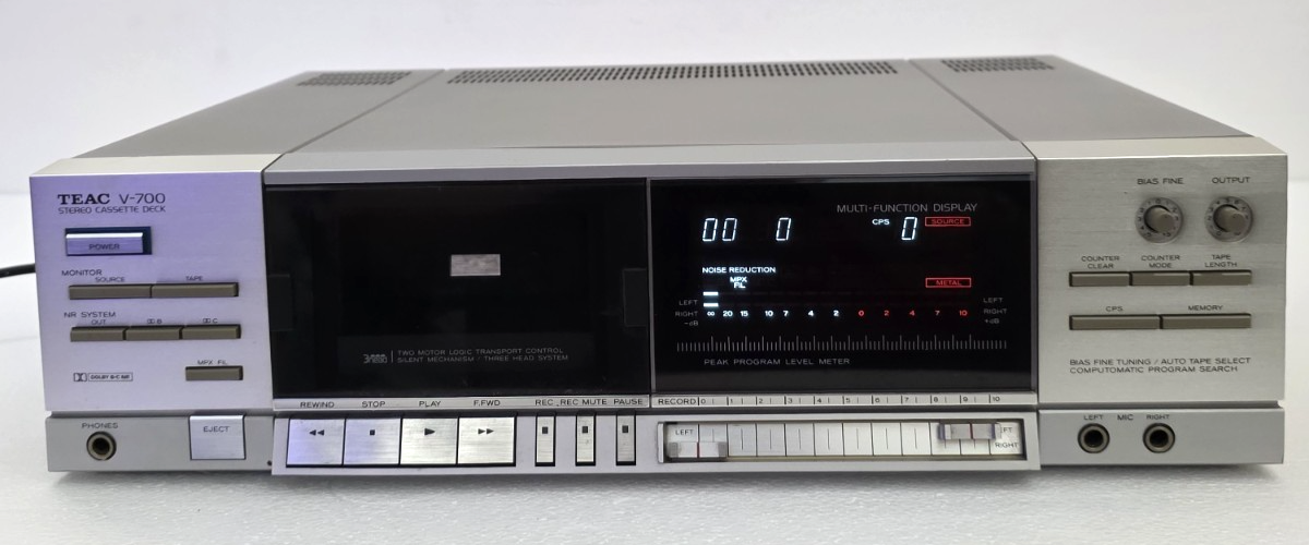 TEAC Model V-700 3-Head Dolby B/C Stereo Cassette Tape Deck