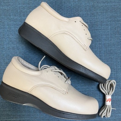 AMBULATOR BEIGE APEX DIABETIC LACE-UP OXFORDS WOMEN S SHOES SIZE 8 WIDE B2400W