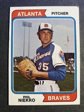 1974 Topps Baseball Phil Niekro Atlanta Braves Card #29 Hall of Famer