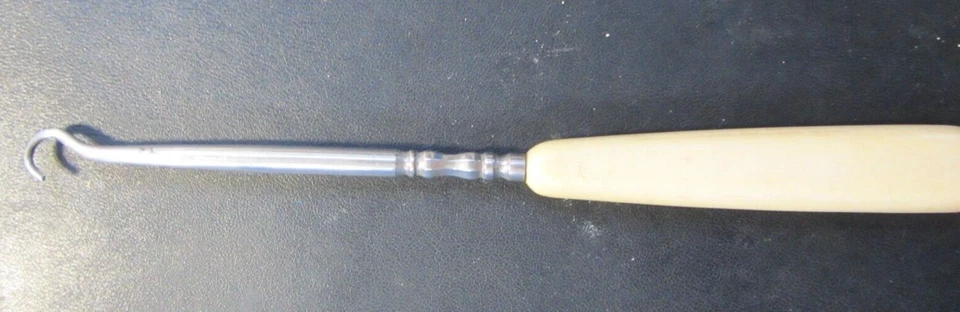 Gancho de botão celulóide art déco prata marfim colecionável vitoriano antigo - Imagem 2 de 4