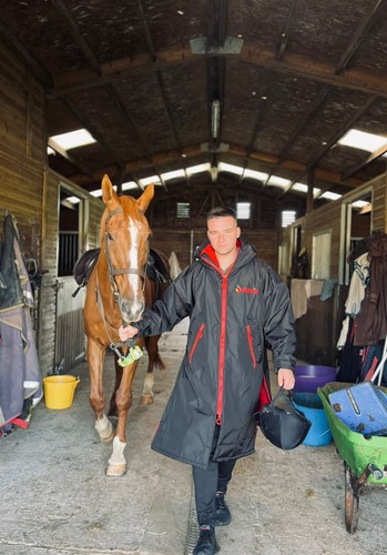 SALE! Premium Equestrian Robe. Jalapeno Equine. Warm And Dry. Top quality. - Picture 2 of 38