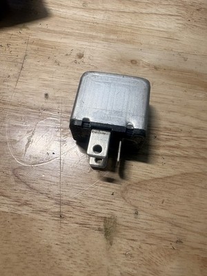 Turn signal flasher  12V Three blade contact plug-in base in manufacturer box.  