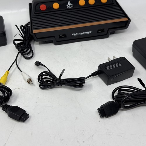 Atari Flashback 8 Classic Game Console W/ 2 Controllers & Power Cord Tested - Picture 4 of 8