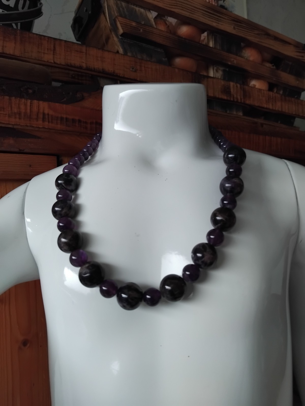 Collier en améthyste naturelle d'Uruguay avec pendentif violet intense