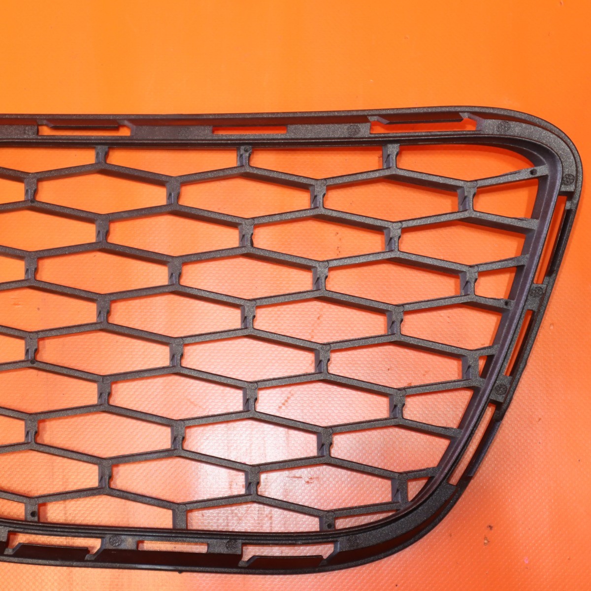 MASERATI GHIBLI GRILLE LEFT DRIVER LOWER 2014 2015 2016 2017 670010766 OEM