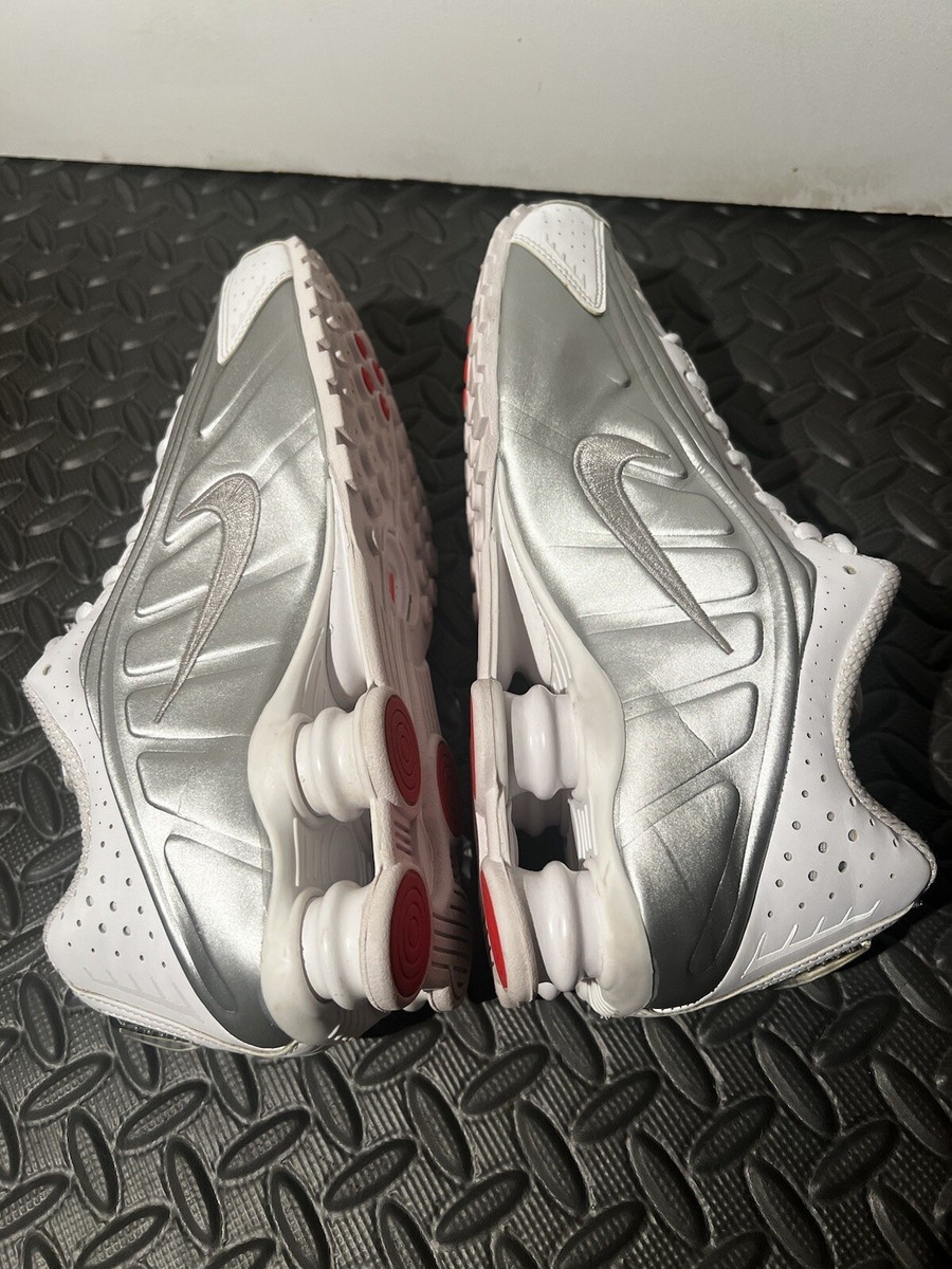 Nike Shox R4 Size 8.5 White/Metallic Silver Shoes 104265-131 Nike Shox R4 Size 8.5 White/Metallic Silver Shoes 104265-131