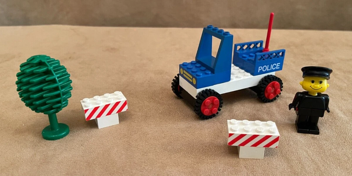 391 2 LEGO Complete 1986 Police car universal building set basic