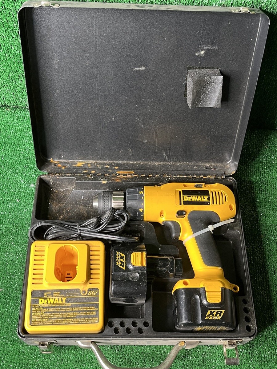 dewalt 12v wireless drill with charger and battery carrying case DW9106