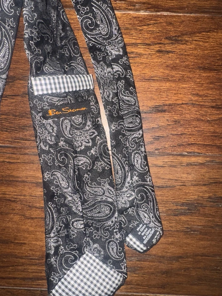 Corbata de seda Ben Sherman cachemira blanca y negra Foto 2 de 2