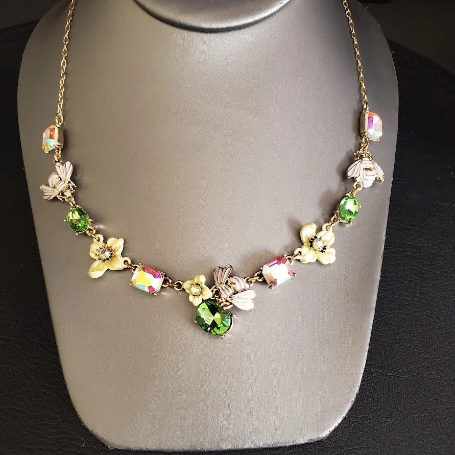 Collar Betsey Johnson Flower Show lavanda púrpura abeja crema flor cristal AB Foto 3 de 4