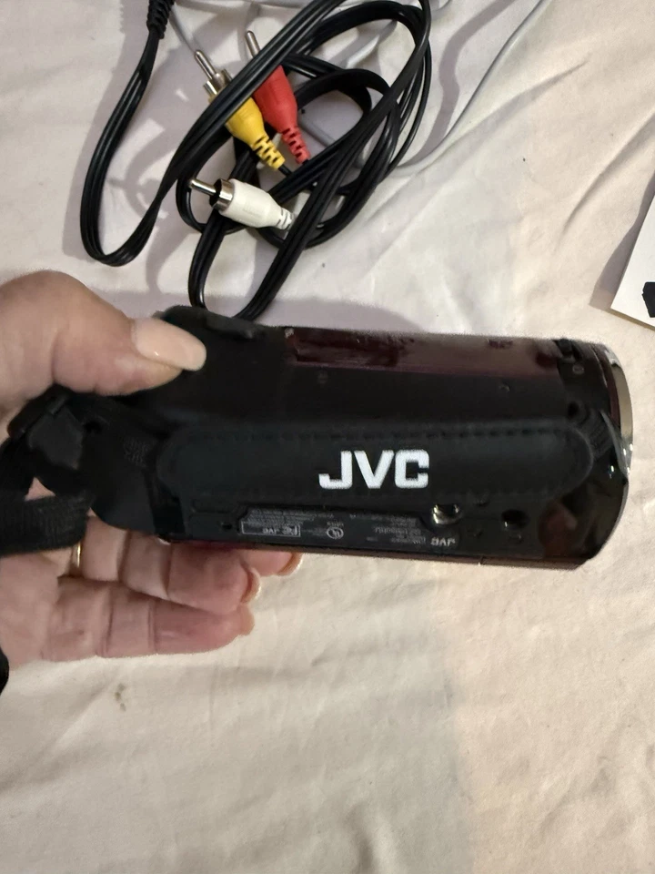 JVC Everio GZ-HM30RU Camcorder + Case Bundle And Bag - Image 4 of 4