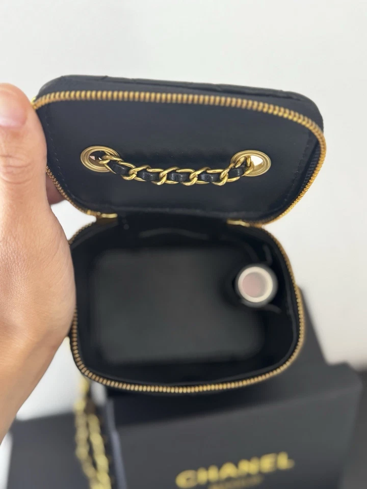 CHANEL Mini Vanity Case Vintage Cosmetic Makeup Box - Image 4 of 4