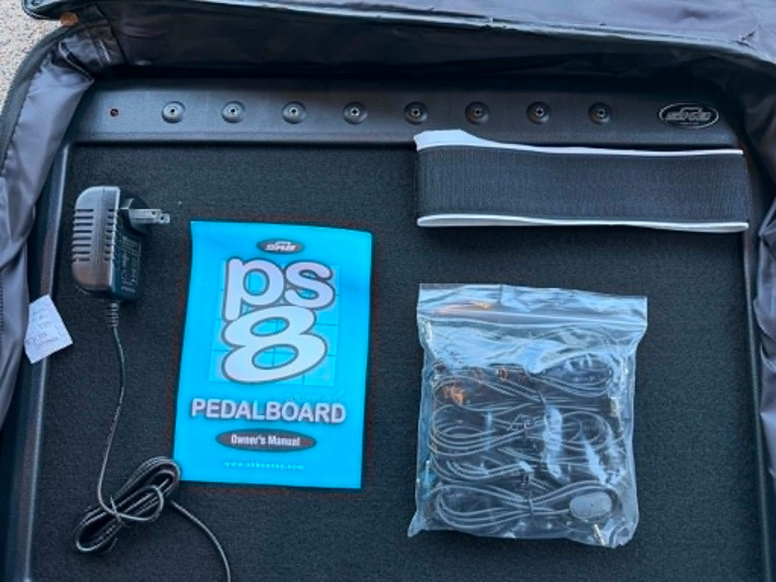 SKB PS 8 PEDALBOARD - NEW WITH CARRYING BAG