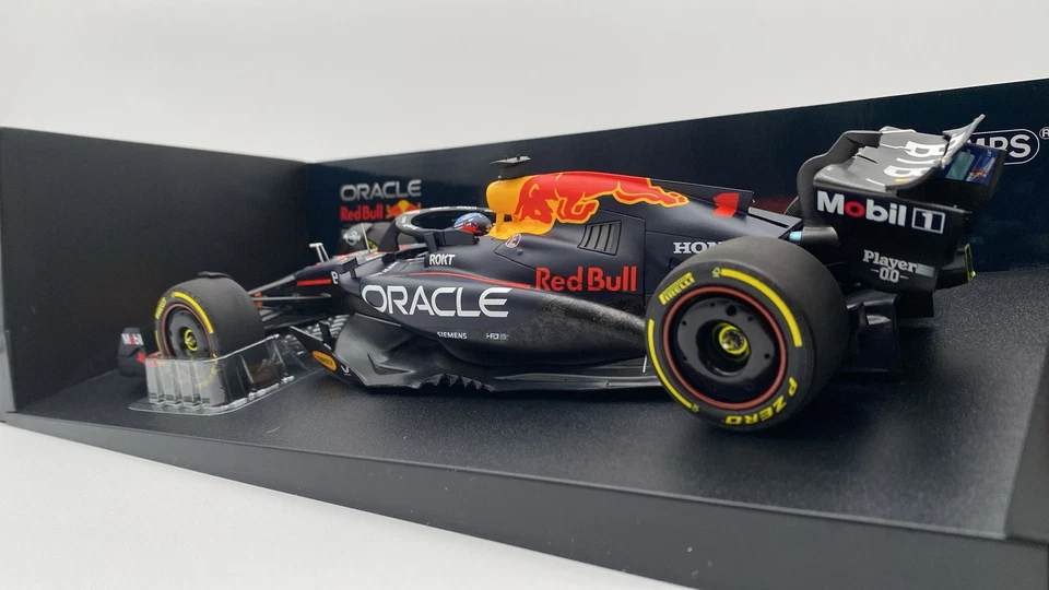 MIN110242201 Minichamps Oracle Red Bull RB20 M. Verstappen Las Vegas 1/18 - Immagine 4 di 4