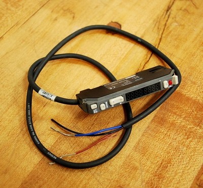 Keyence FS-V21RP Photoelectric Fiber Optic Amplifier With 4'' Cable - USED
