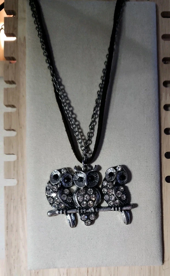 Collar Colgante Alilang Tono Plata Búhos Encaramados Cristal Negro Estrás Foto 4 de 4