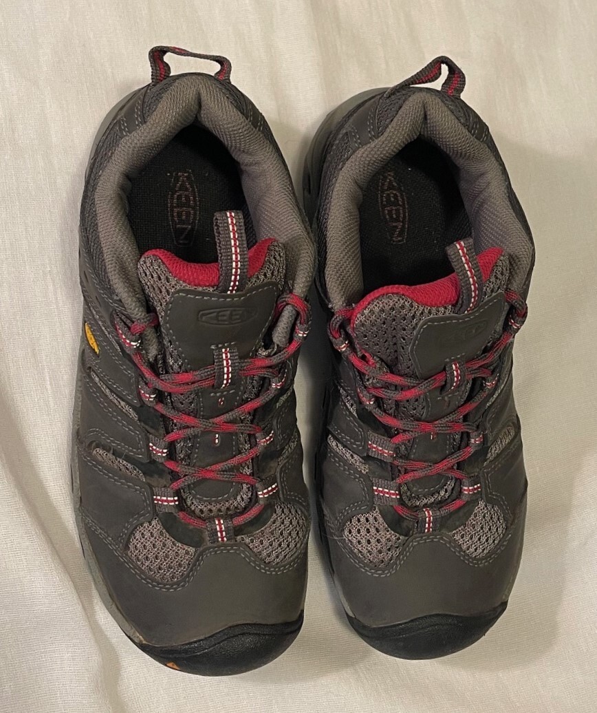 Scarpe da trekking sportive da donna Keen basse grigie rosa sneakers taglia US 7 5