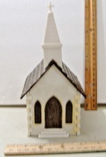 PLASTICVILLE O SCALE CHURCH WHITE WITH BROWN ROOF WINDOWS  DOORS