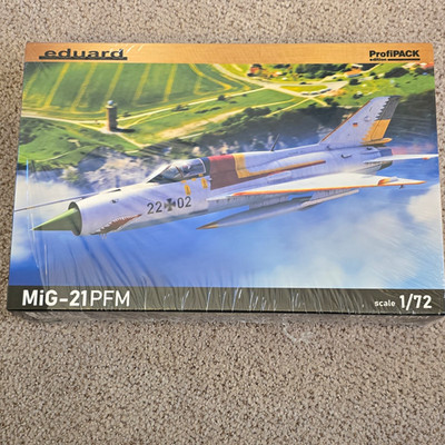 Eduard Mikoyan-Gurevich MiG-21PFM ProfiPACK 1:72 Airplane Kit MPN 70144