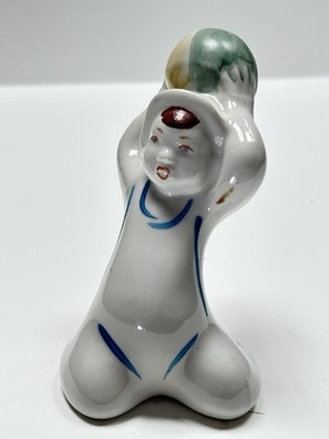 Vintage 50er UdSSR POLONNOE PORZELLAN FIGUR Junge mit Kugel Happy Childhood Minimalismus