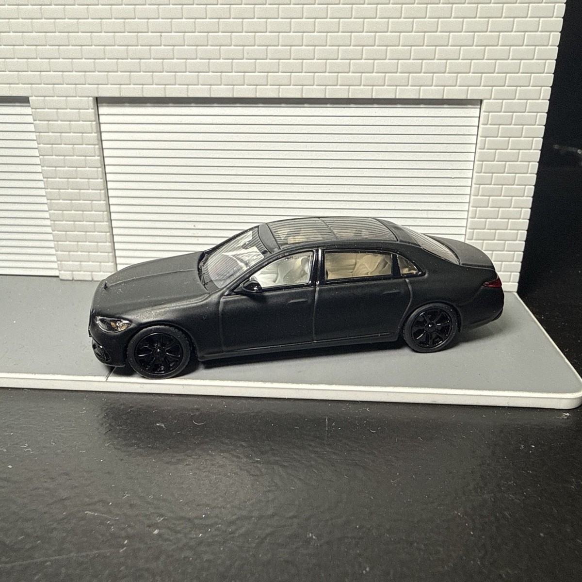 Almost Real 1/64 Mercedes-Benz Maybach S680 2023 Alloy Car Model