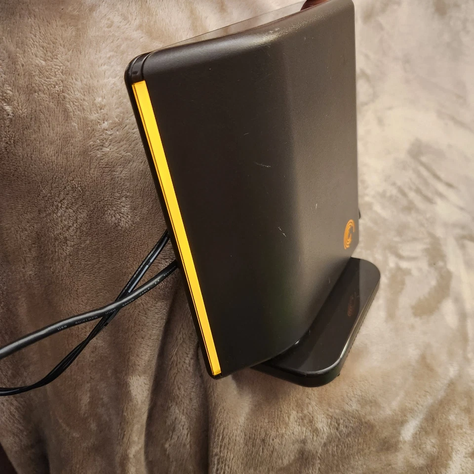 Seagate FreeAgent Desktop 750 GB External Hard Drive 9NK2A6-510 w/ Power Supply - Image 2 of 4