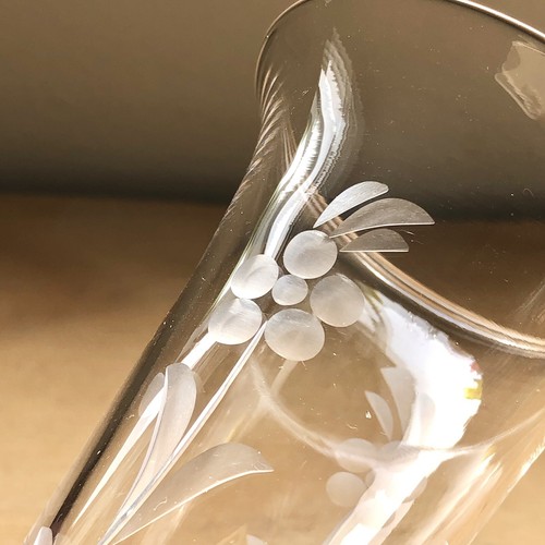 Vintage ‘Stuart’ England, crystal vase with hand engraved etched floral design. - Picture 11 of 17