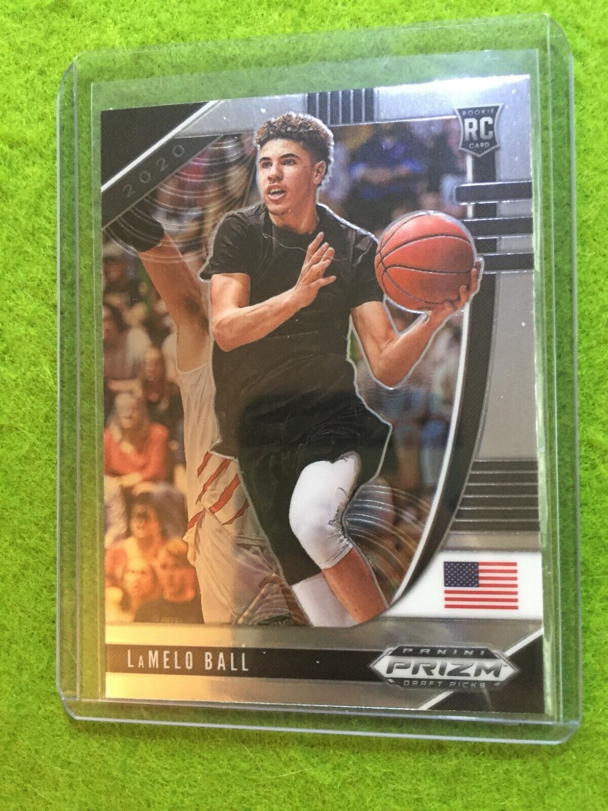MAILLOT CARTE LAMELO BALL PRIZM RECRUE #1 CHARLOTTE HORNETS RC - 2020 Panini Prizm - Photo 8 sur 12