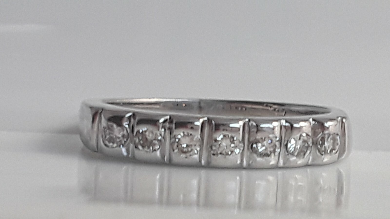 18k White Gold Natural Diamonds Wedding Band - image 2