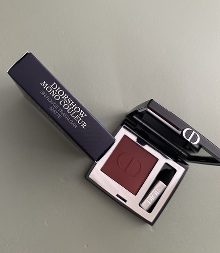 Sombra de ojos DIOR Diorshow mono color alta costura sombra 884 - Rouge Trafalgar - Imagen 4 de 6