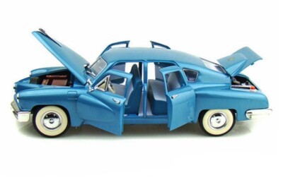 ミニカー 1948 Tucker Torpedo 1948 TUCKER TORPEDO BLUE 1:18 SCALE BY ROAD SIGNATURE 92268