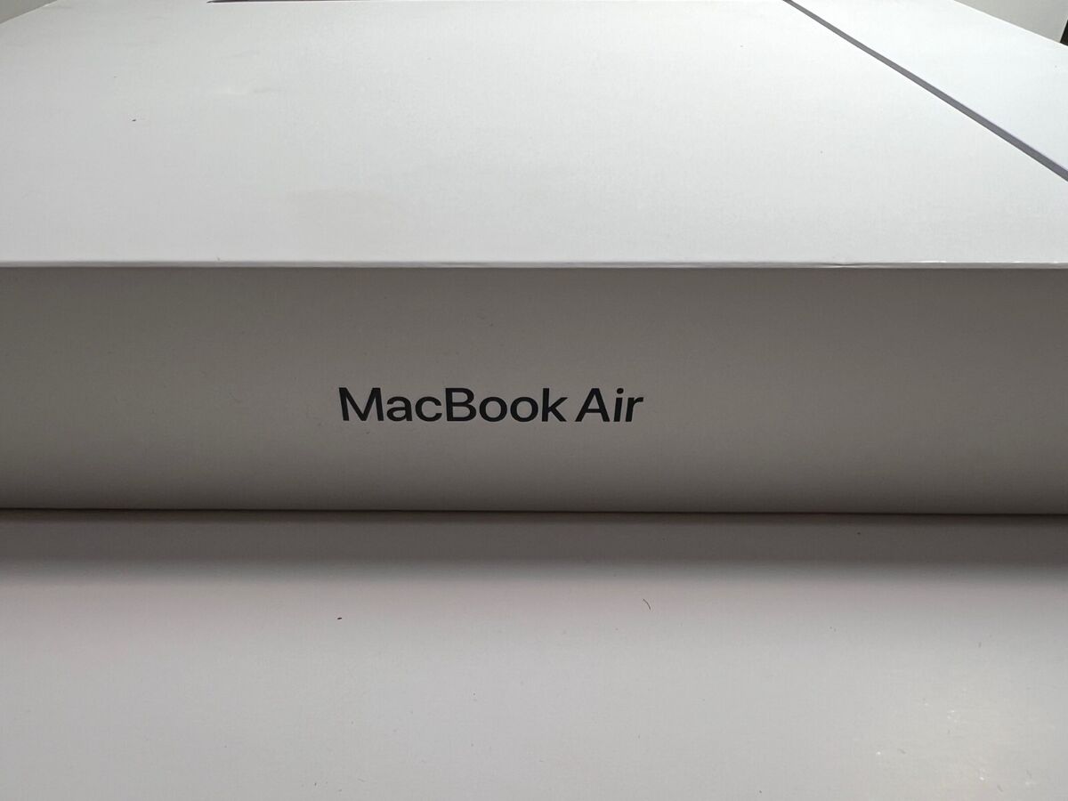 Apple MacBook Air 15.3'' M2 Chip 256GB SSD 16GB RAM Laptop Apple MacBook Air 15.3'' M2 Chip 256GB SSD 16GB RAM Laptop