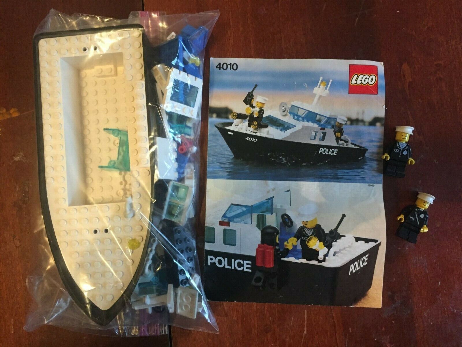 LEGO- POLICE RESUCE BOAT- 4010- 100% COMPLETE- NO BOX- 