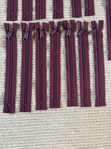 Lote vintage de 15 cremalleras YKK. 10". Color vino/borgoña. - Imagen 3 de 9