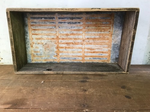 Scatola ombreggiante legno metallo zincato patina stampa arrugginita 17 1/2"" x 9 1/2"" Kalla #4 - Foto 5 di 14