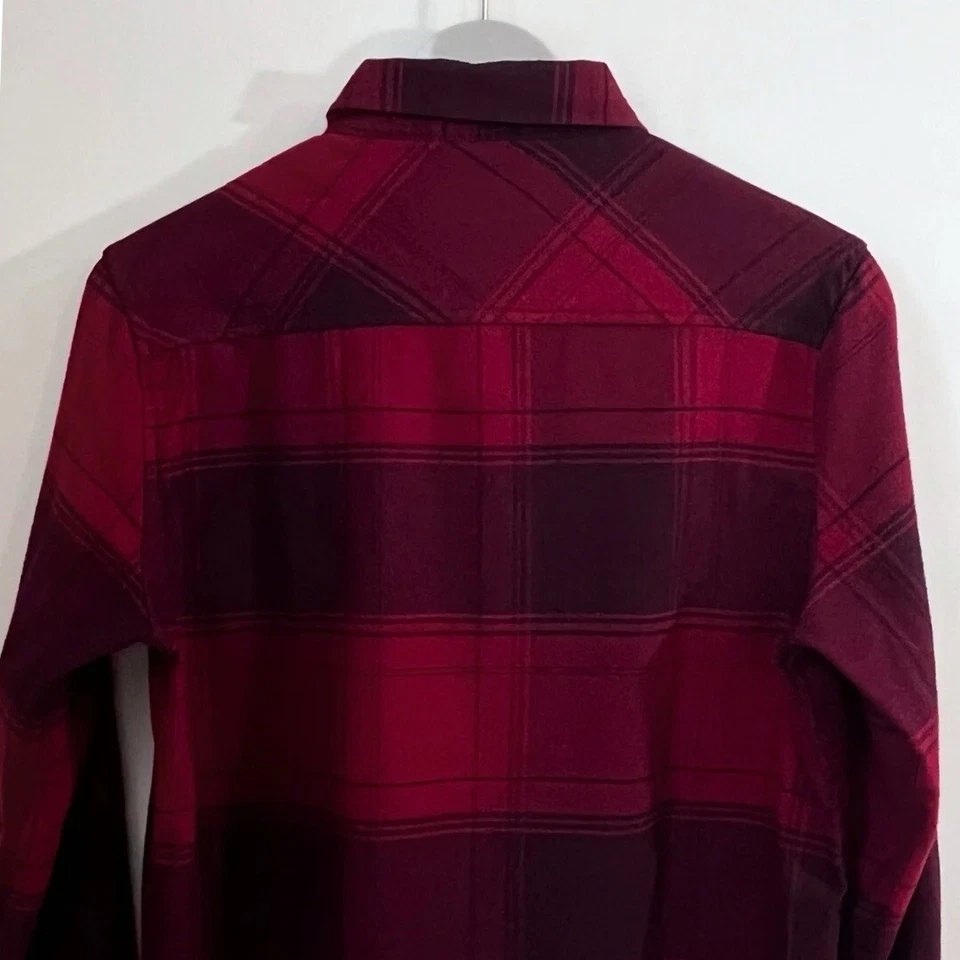 Camisa para mujer Dakine Noella Tech de franela M roja a cuadros $75 usada en excelente estado DWR control de olores Foto 4 de 4