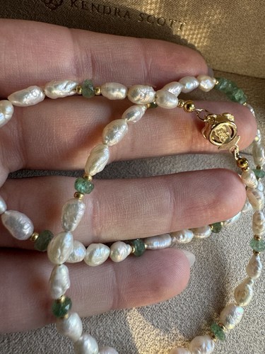 Collana di perle e smeraldi d'acqua dolce naturali 16" con chiusura GF 14K - Foto 21 di 23