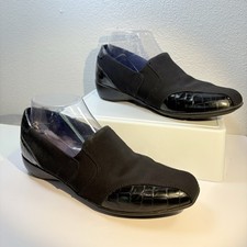 Clarks Black Slip-On Leather Loafers with Glossy Accents size 8M